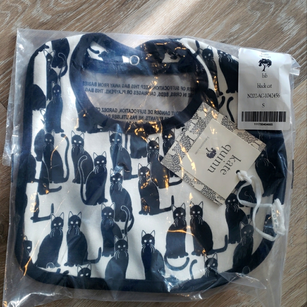 Black cat bib
